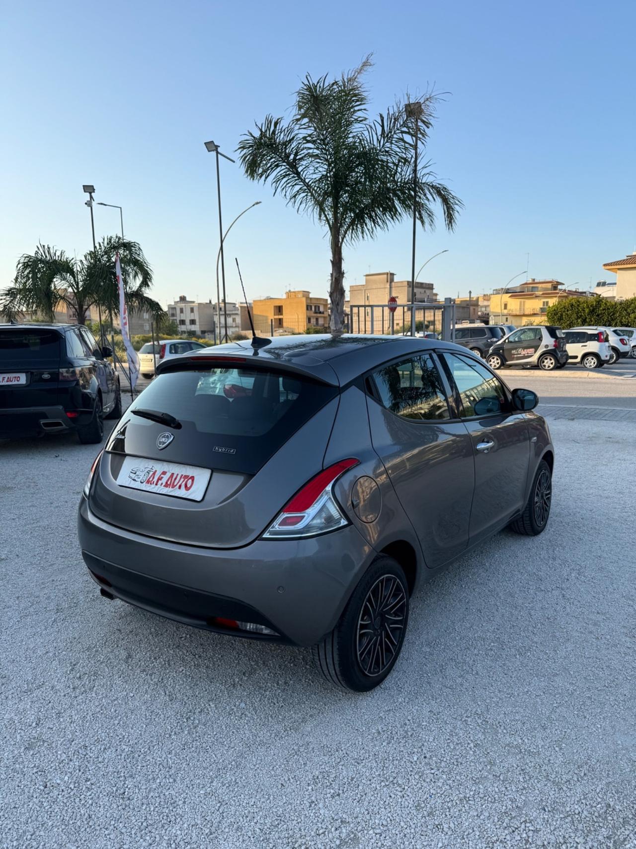 Lancia Ypsilon 1.0 FireFly 5 porte S&S Hybrid Gold