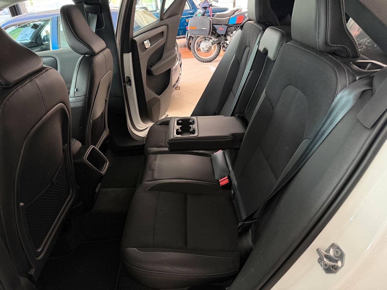 Volvo XC40 2.0cc 190Cv Automatica-Retrocamera