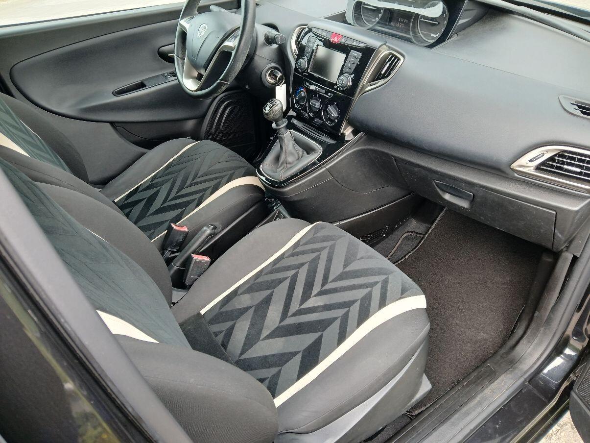 Lancia Ypsilon 1.2 Gold 5 Posti