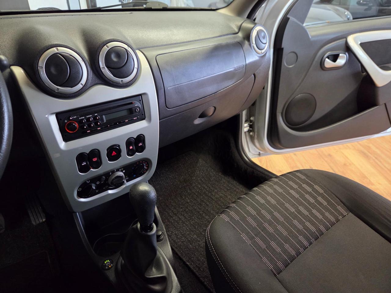 Dacia Logan MCV 1.6 Embleme (blackline) Gpl .ti