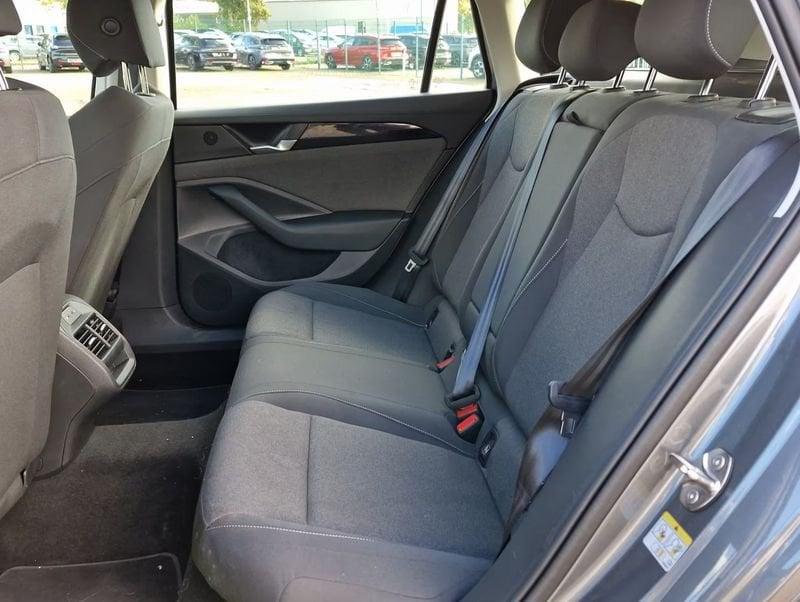 Volkswagen Passat Variant 1.5 eTSI ACT DSG Camera 17" Navi
