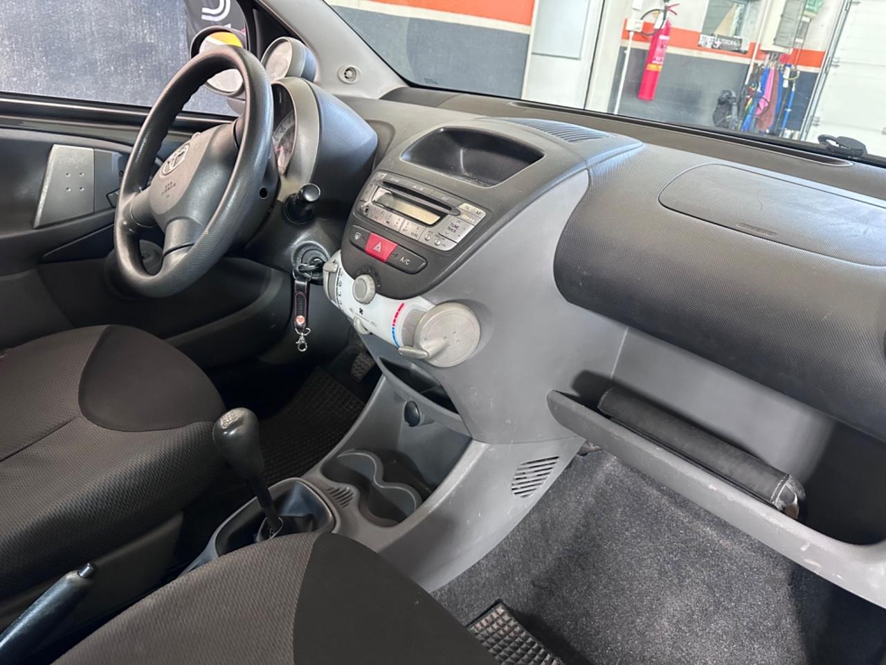 Toyota Aygo 1.0 12V VVT-i 5 porte Sol