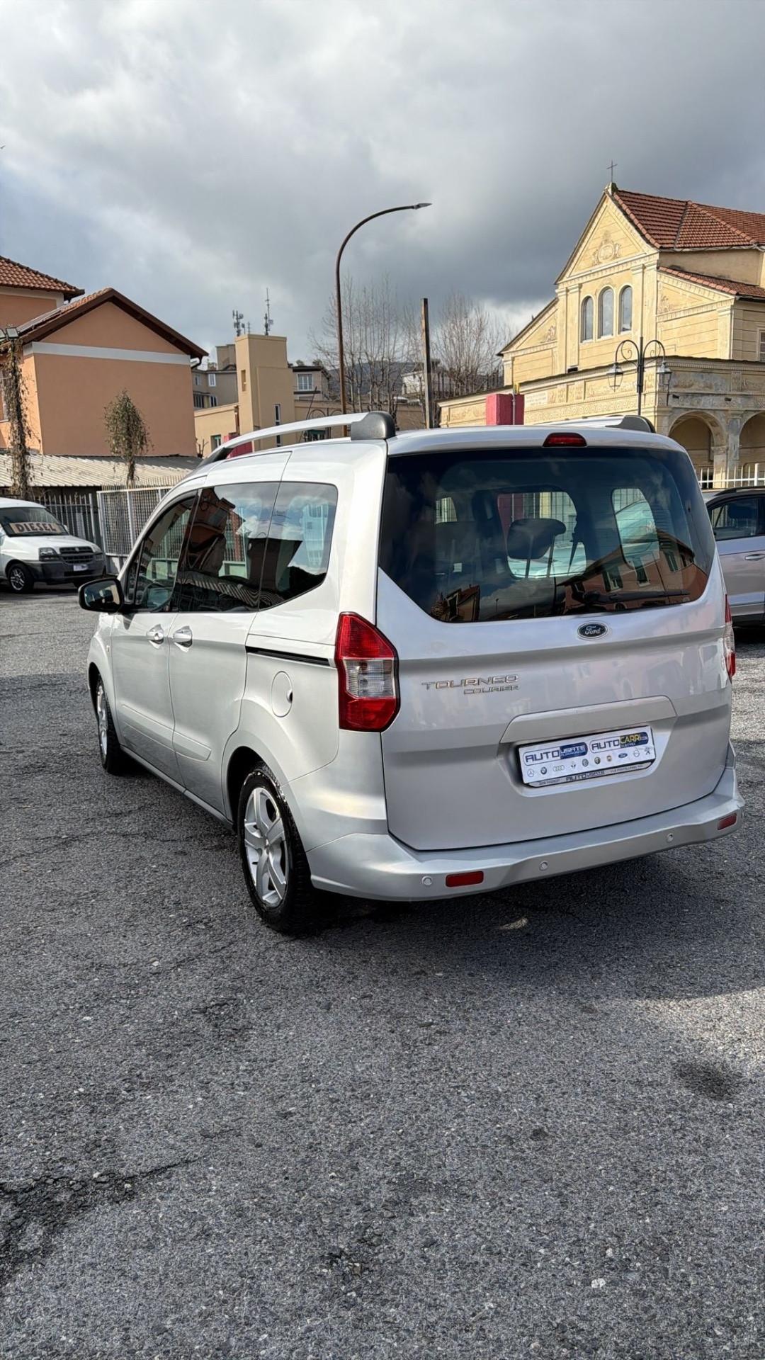Ford Tourneo Courier 1.5 TDCI 95 CV Titanium