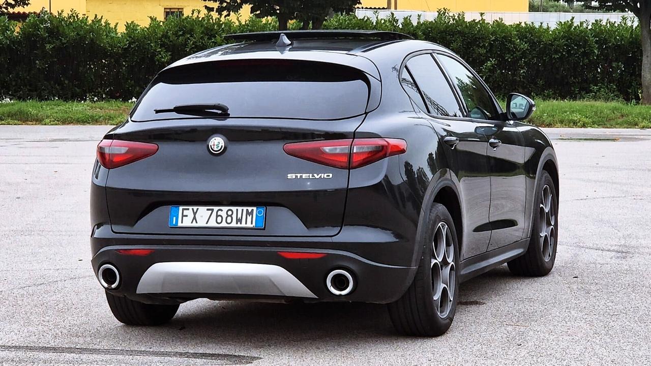 Alfa Romeo Stelvio 2.2 Turbodiesel 160 CV AT8 Tetto