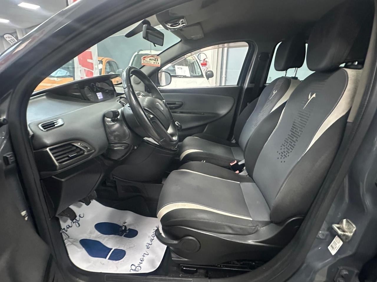Lancia Ypsilon 1.2 69 CV 5 porte Elle Ok Neopatentati