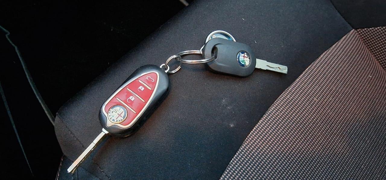 Alfa Romeo Giulietta 1.6 JTDm-2 105 CV Exclusive TOTAL BLACK