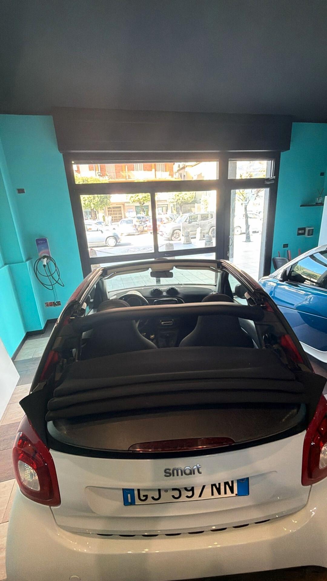 Smart for two cabrio 90 CAVALLI TURBO PASSION “Red& the city”