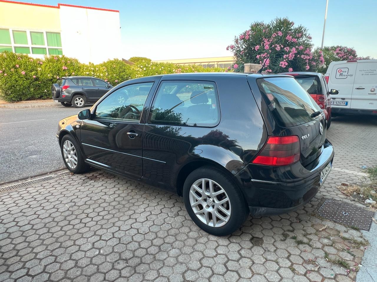 Volkswagen Golf 1.6 16V cat 3 porte Highline NEOPATENTATI
