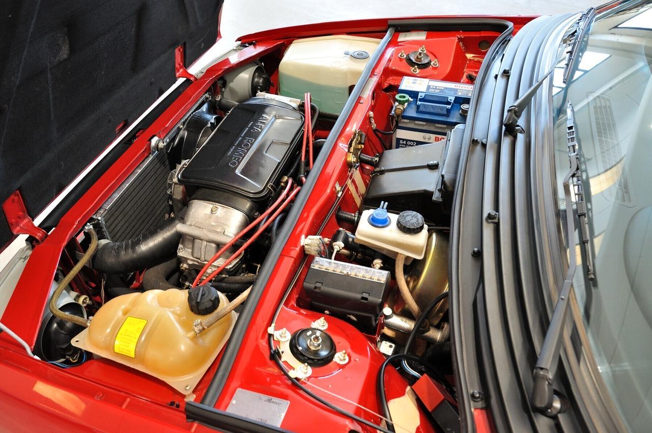 Alfa Romeo 33 1.7 Quadrifoglio Verde carburatori pari al nuovo!