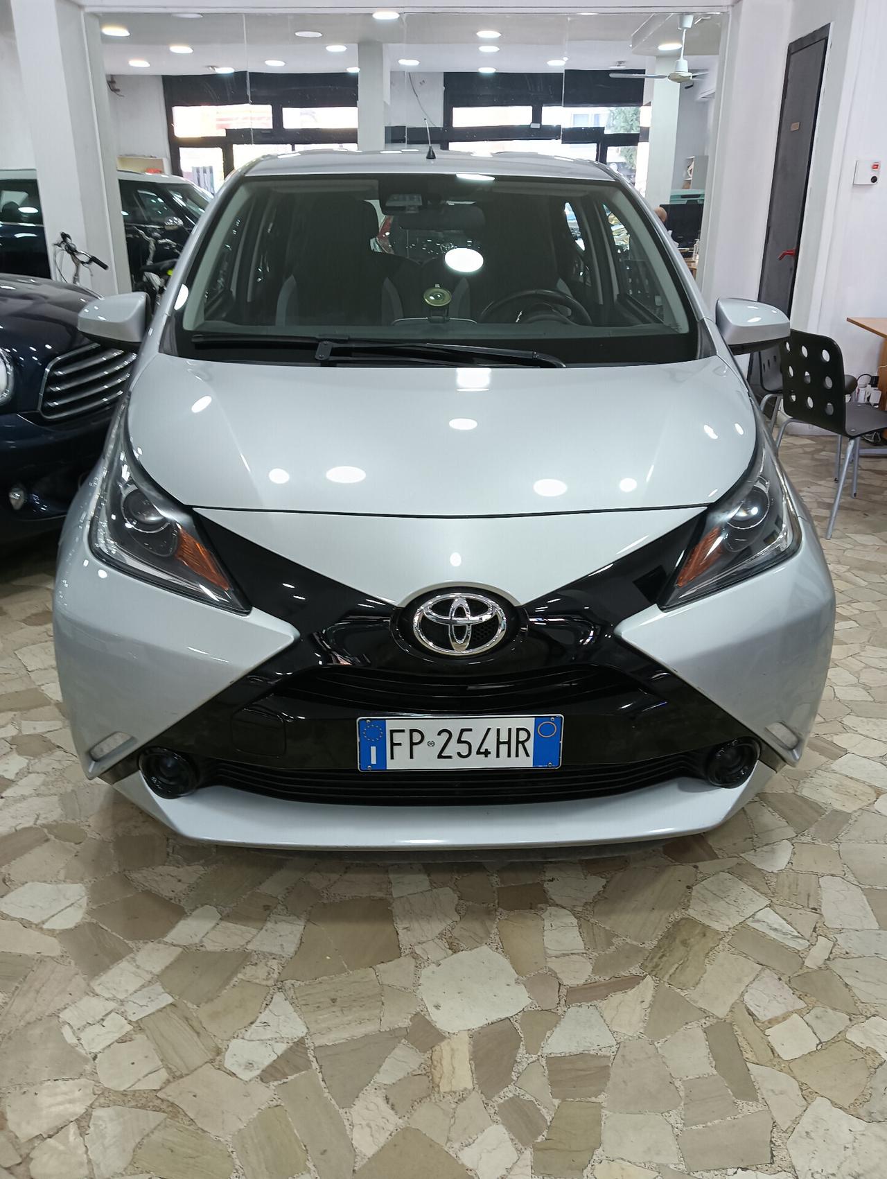 Toyota Aygo 1.0 VVT-i 72 CV 5 porte x-trend MMT