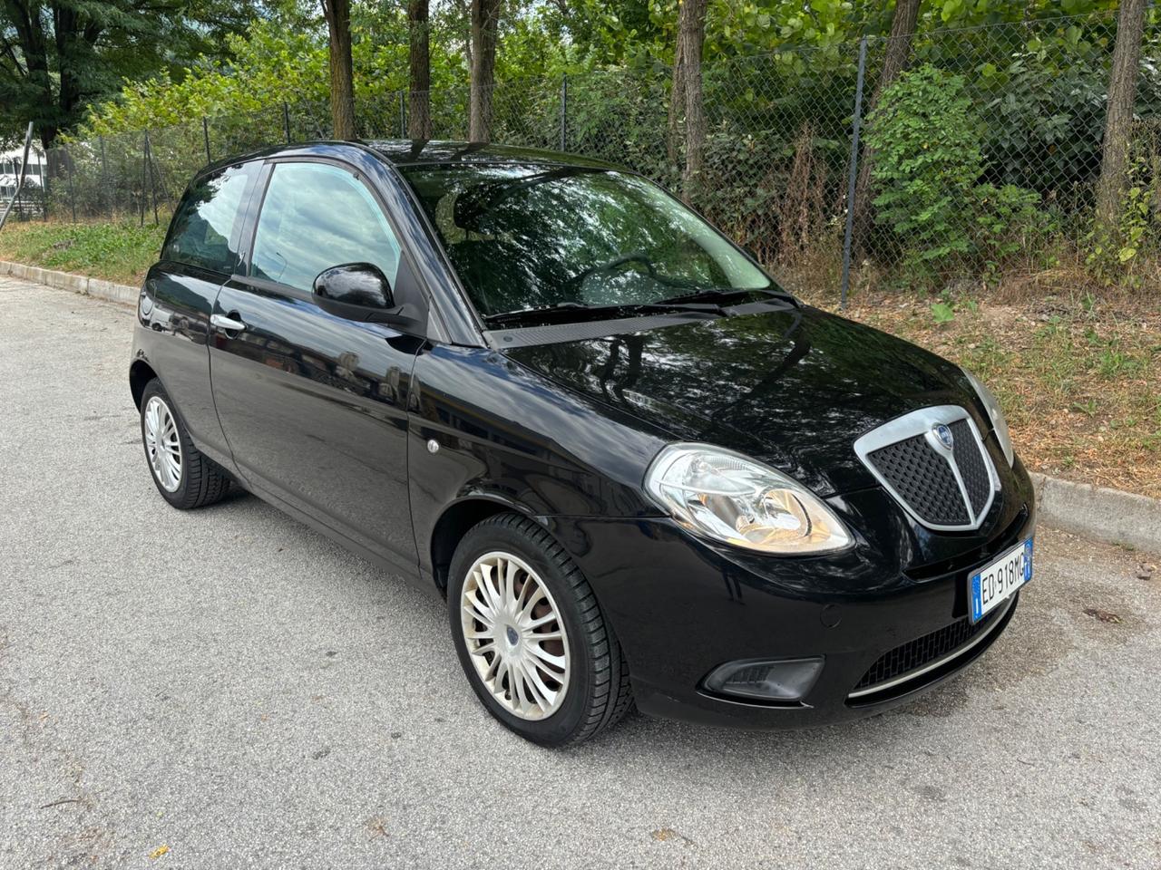 Lancia Ypsilon 1.2 69 CV NEOPATENTATI