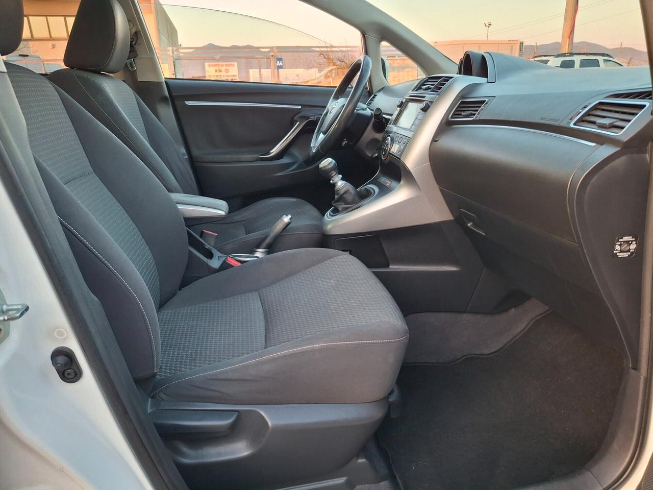 Toyota Verso 1.6 D-4D Style 7 Posti-TETTO-NAVIGATORE--