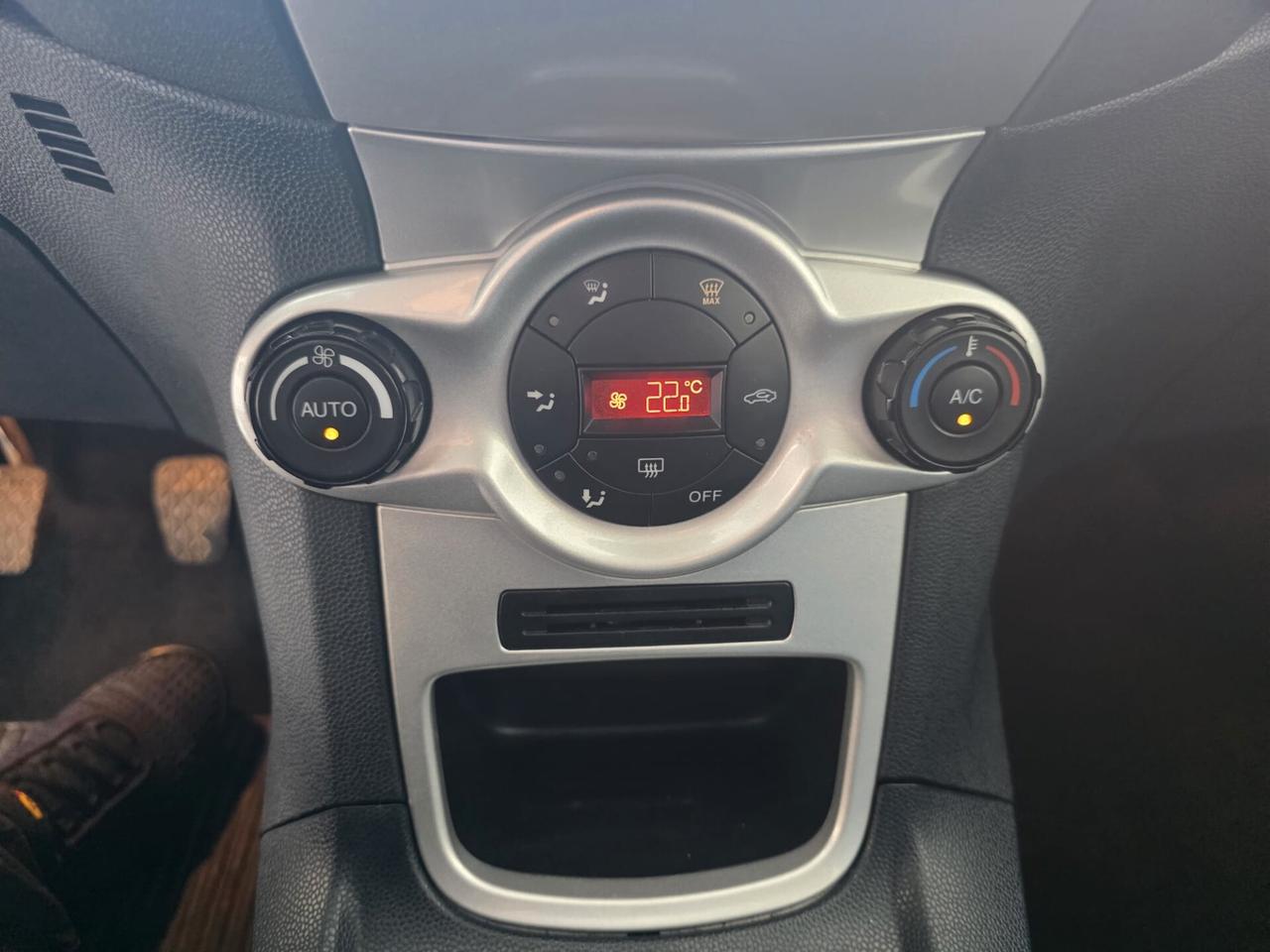 FORD FIESTA 1.4 DIESEL CON SOLI 113.000 KM 2012