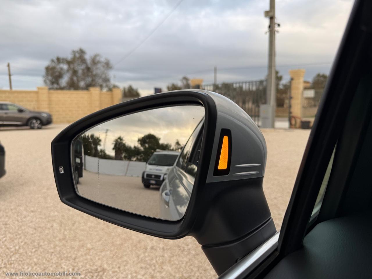 VOLKSWAGEN Tiguan 2.0 TDI 150CV SCR DSG Life TELECAMERA - FARI LED -FULL