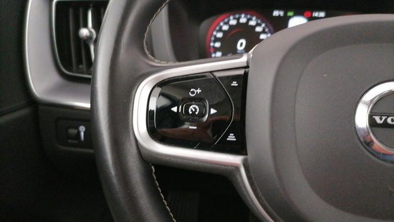 Volvo XC60 2.0 b5 Momentum Pro awd auto
