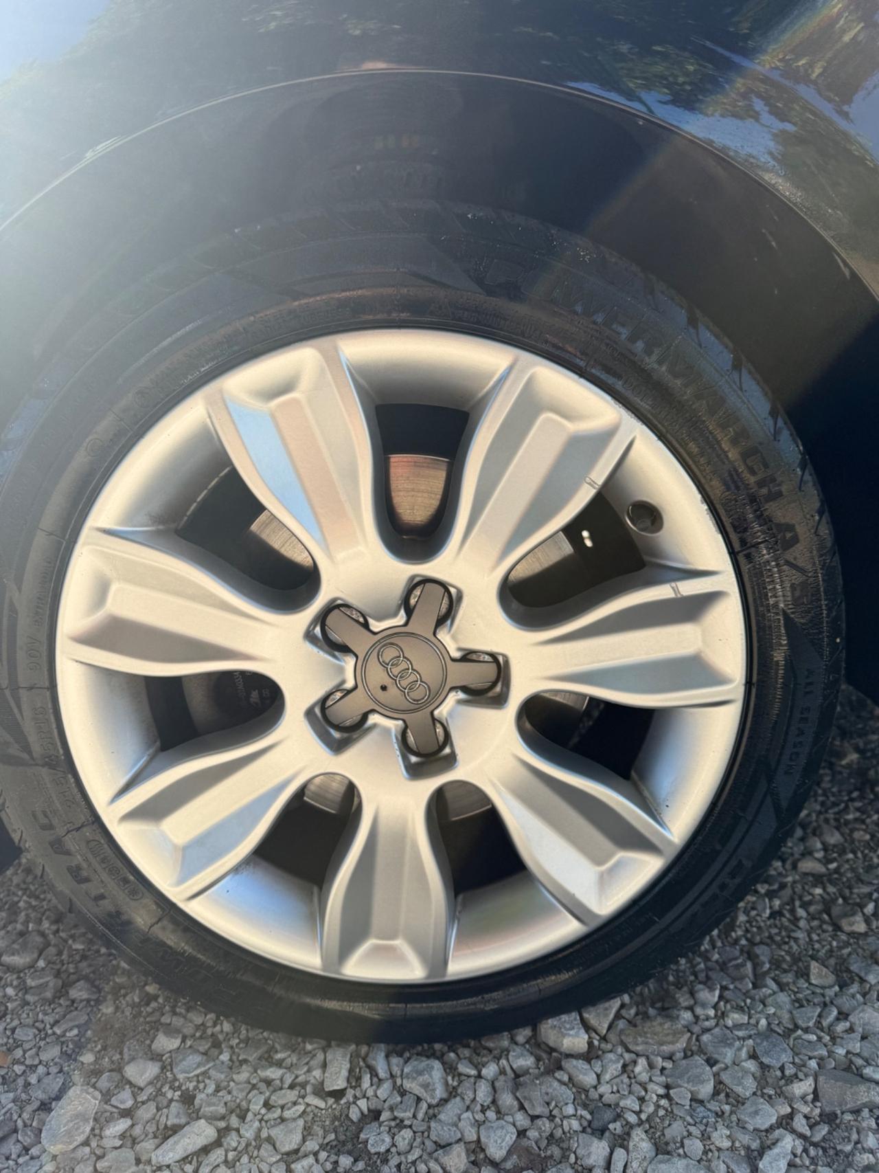 Audi A1 1.6 TDI 105 CV Attraction con GANCIO TRAINO A SCOMPARSA