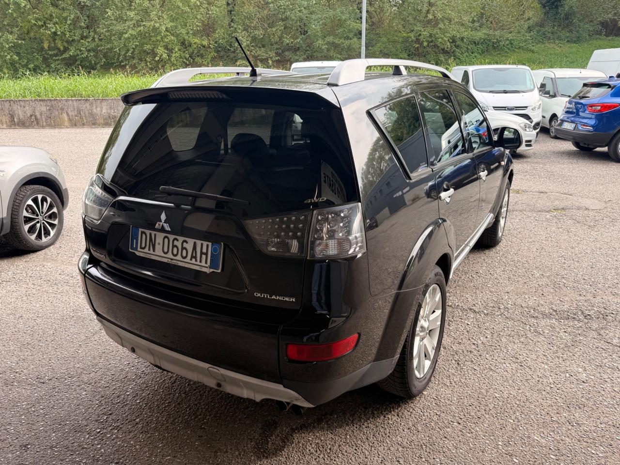 Mitsubishi Outlander 2.0 DI-D Instyle 7 p.ti DPF
