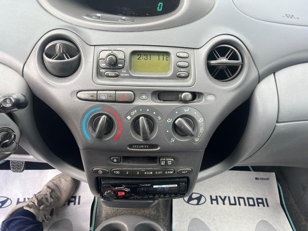 Toyota Yaris 1.0i 16V cat 3 porte Sol 2001