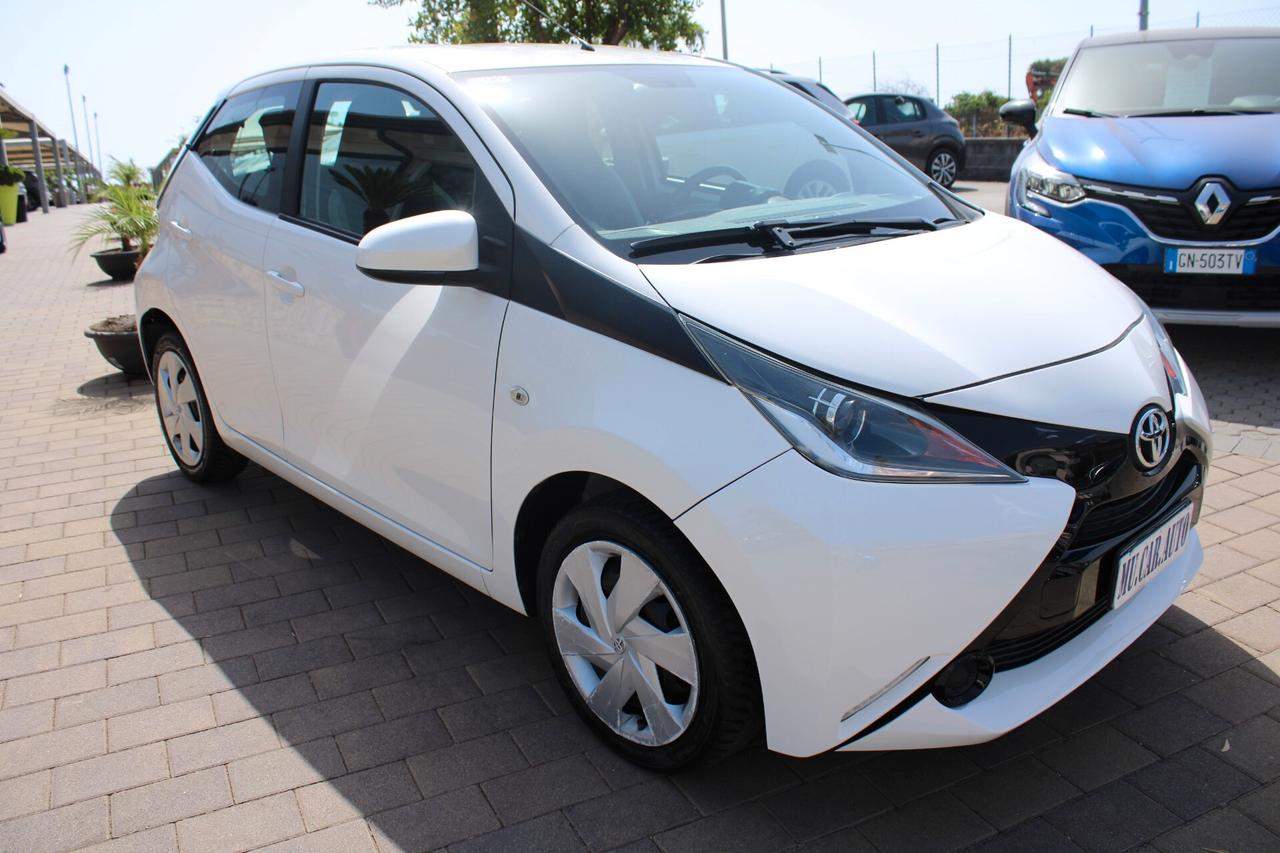 Toyota Aygo 1.0 VVT-i 69 CV 5 porte x-play