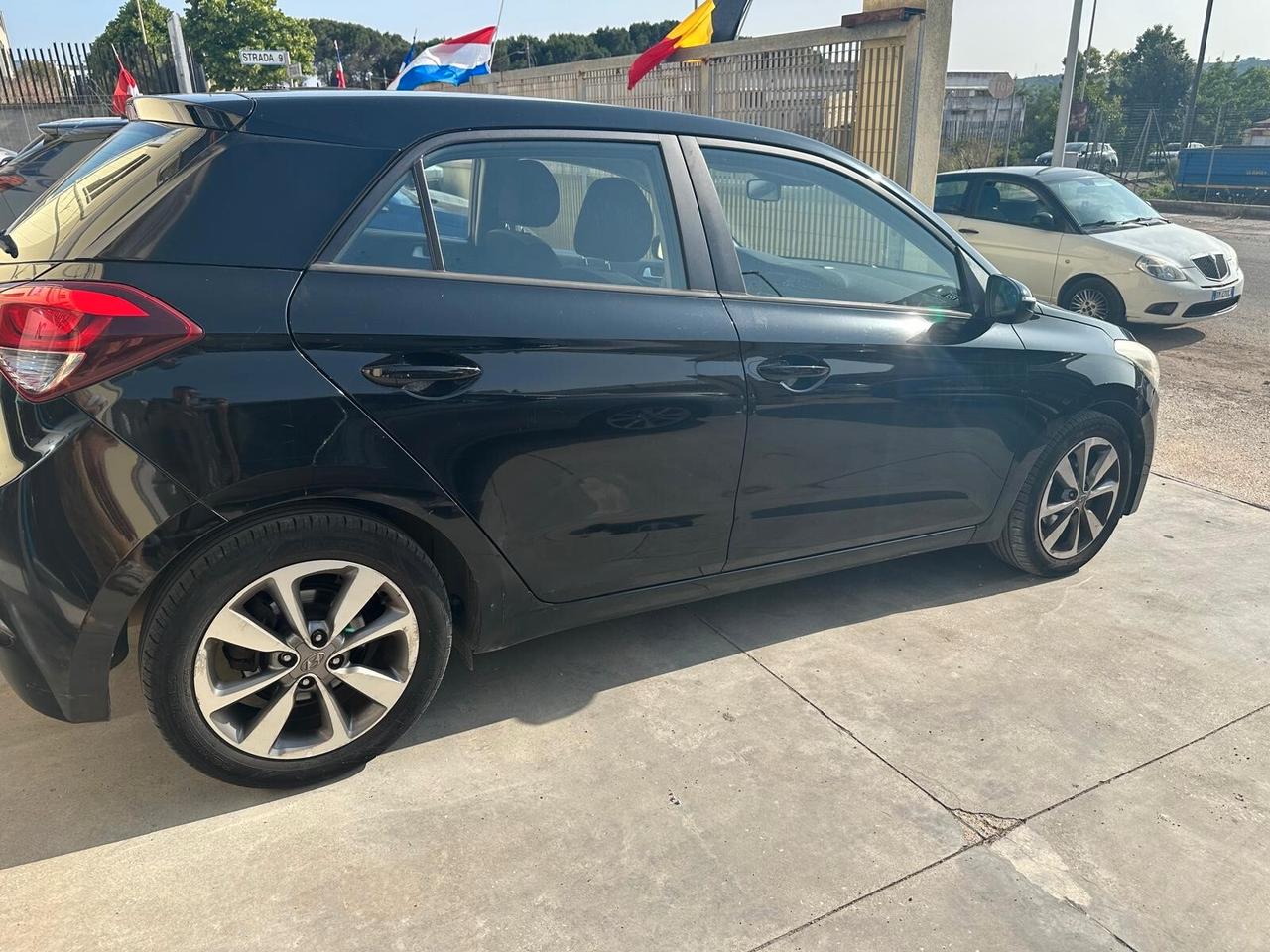 Hyundai i20 BENZINA 2016 ACCESSORIATA NEOPATENTATI