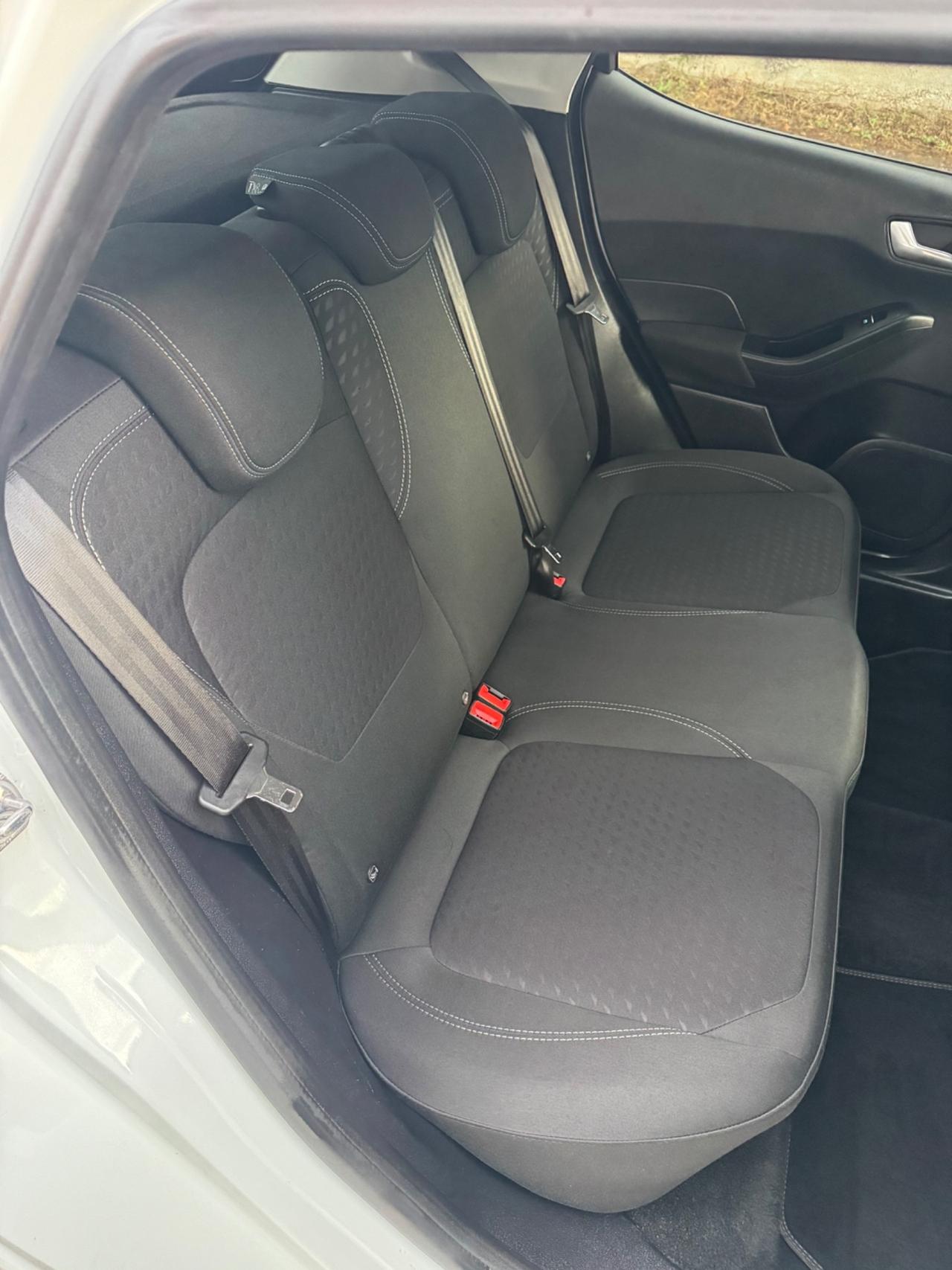 Ford Fiesta 1.1 benzina idonea ai neopatentati
