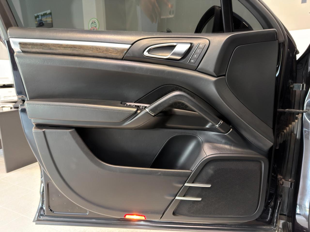Porsche Cayenne 3.0 V6 240CV TIPTRONIC TETTO FULLOPT APPLECARPLAY