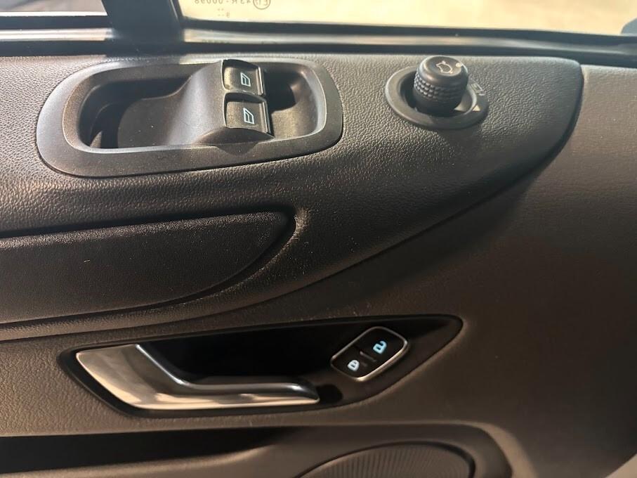 Ford Transit Custom 300 2.0 TDCi 130CV AUTOMATICO (NO IVA)