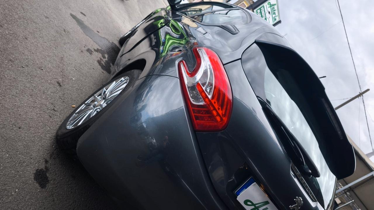 Peugeot 208 1.4 e-HDi 68 CV S&S robotizzato 3 porte Active