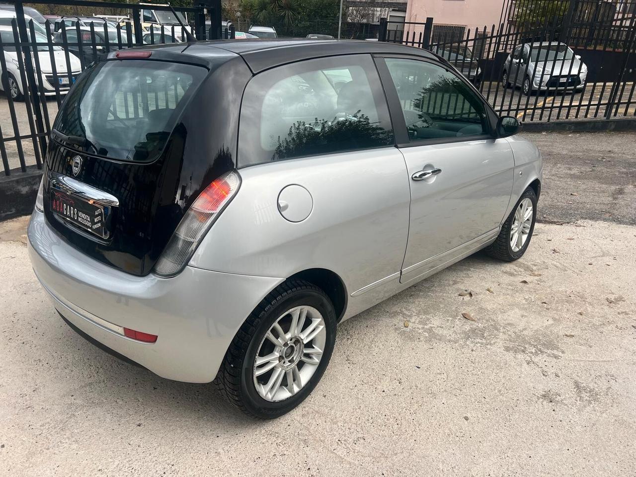 Lancia Ypsilon 1.3 MJT 75 CV Argento