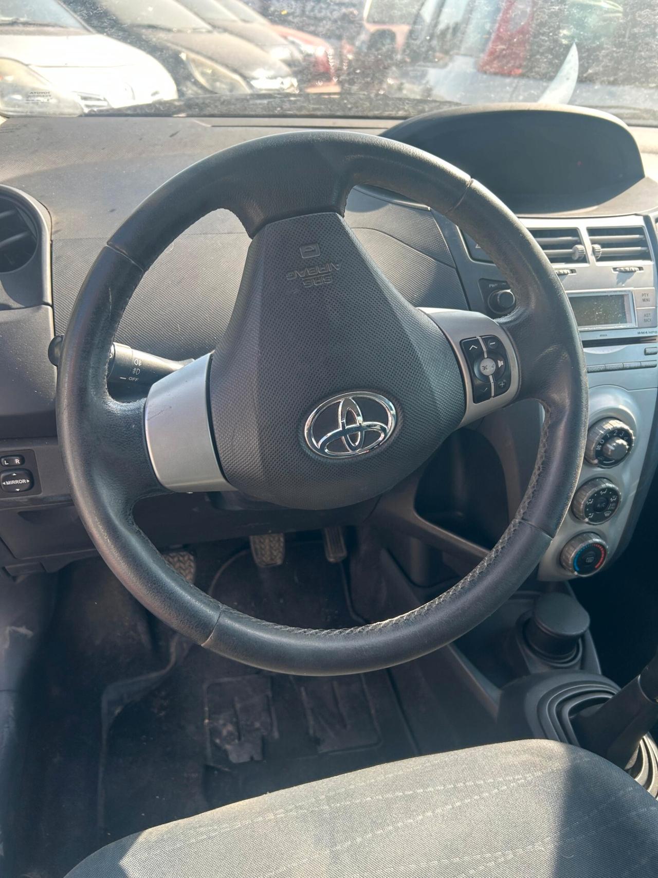 Toyota Yaris 1.3 5 porte Navi