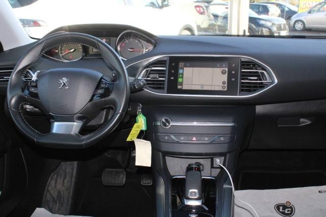 Peugeot 308 1.2 Active s&s 130cv con Navigatore