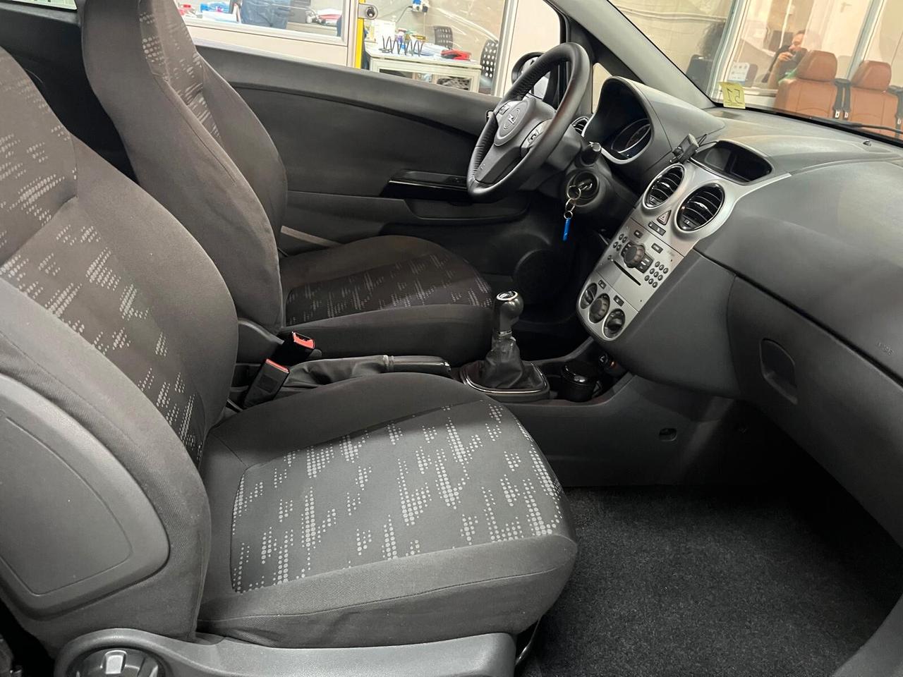 Opel Corsa 1.2 3 porte