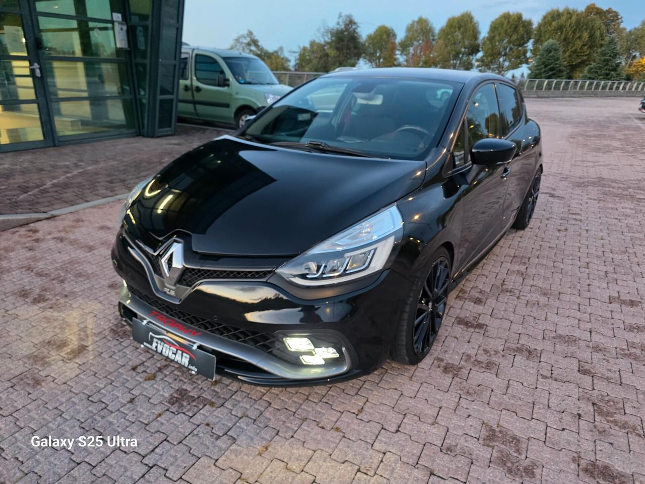 Clio rs trophy cv 220 valutiamo usato