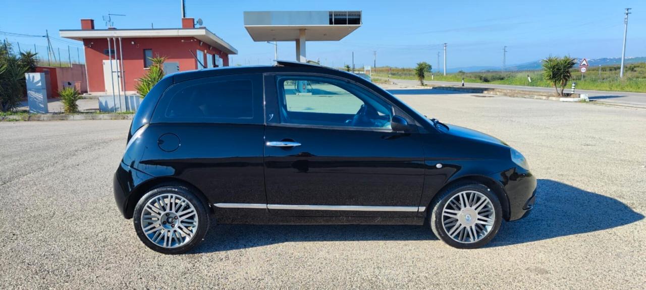 Lancia Ypsilon 1.3 Multijet 16V Momo Design