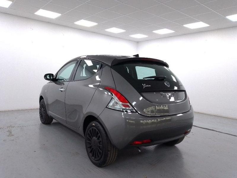 Lancia Ypsilon 1.0 firefly hybrid Silver s&s 70cv