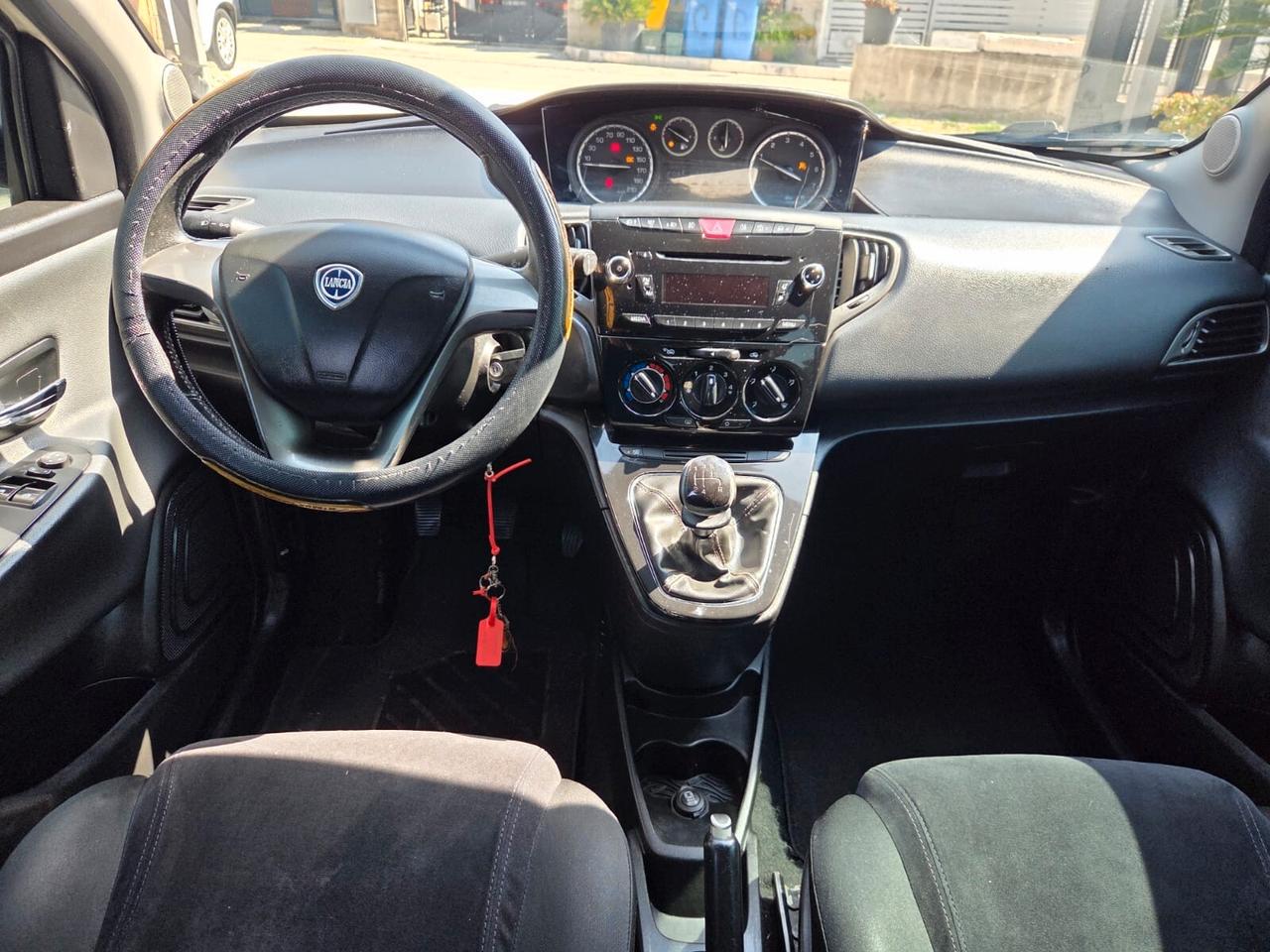 Lancia Ypsilon 1.2 69 CV 5 porte S&S Silver