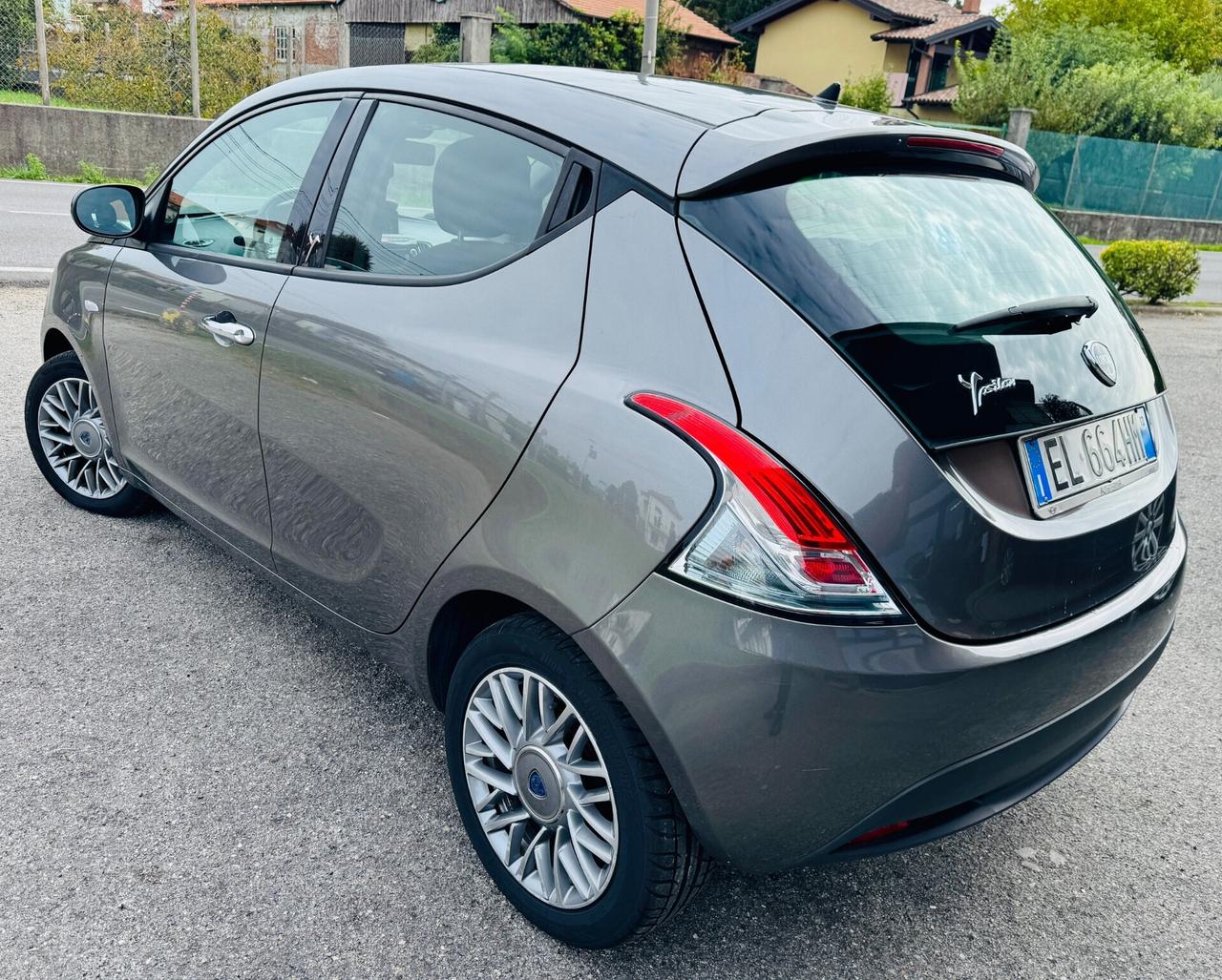 Lancia Ypsilon 1.2 69 CV 5 porte S&S Platinum