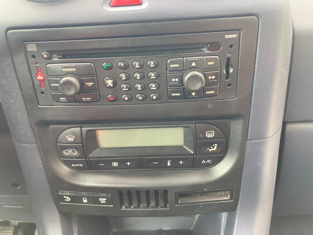 PEUGEOT 1007 1.4 HDI (KM 152.687)