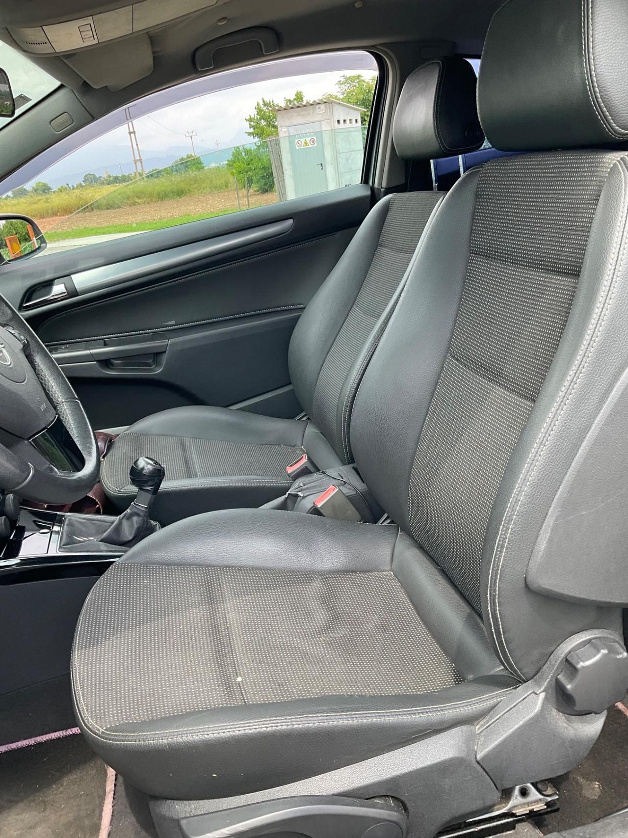 Opel Astra GTC 1.7 CDTI 101CV 3 porte Cosmo