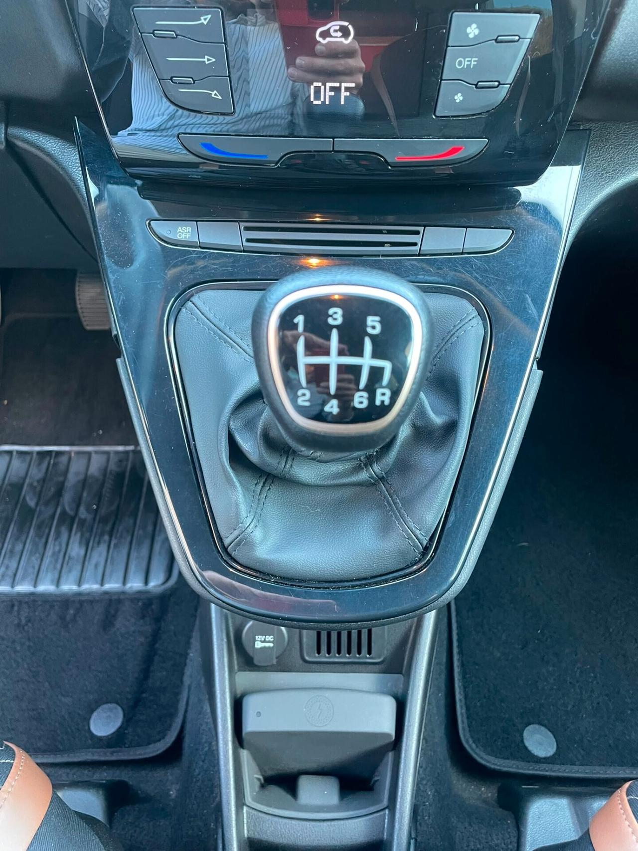 LANCIA YPSILON 1.0HYBRID ALBERTA FERRETTI 70cv