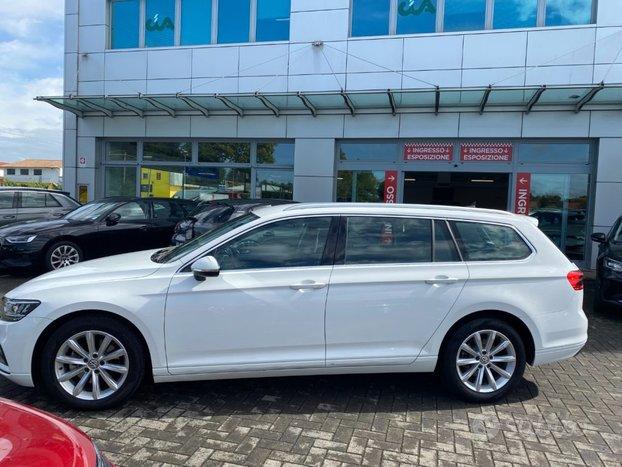 VOLKSWAGEN Passat Variant 1.6 TDI SCR DSG Busine