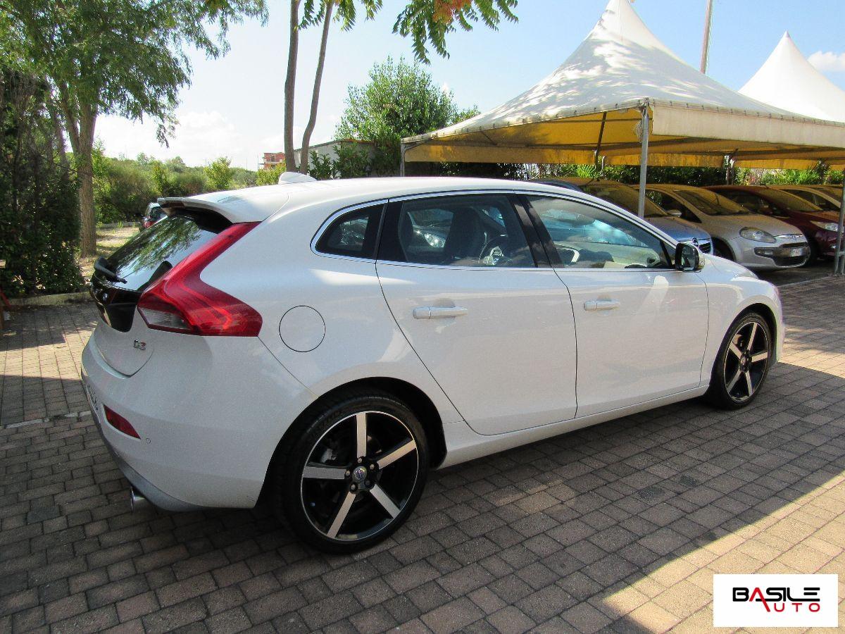 VOLVO - V40 - D3 R-design Kinetic