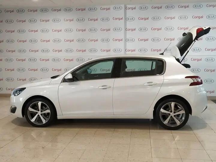 Peugeot 208 PureTech 82 5 porte Allure ok neo patentati