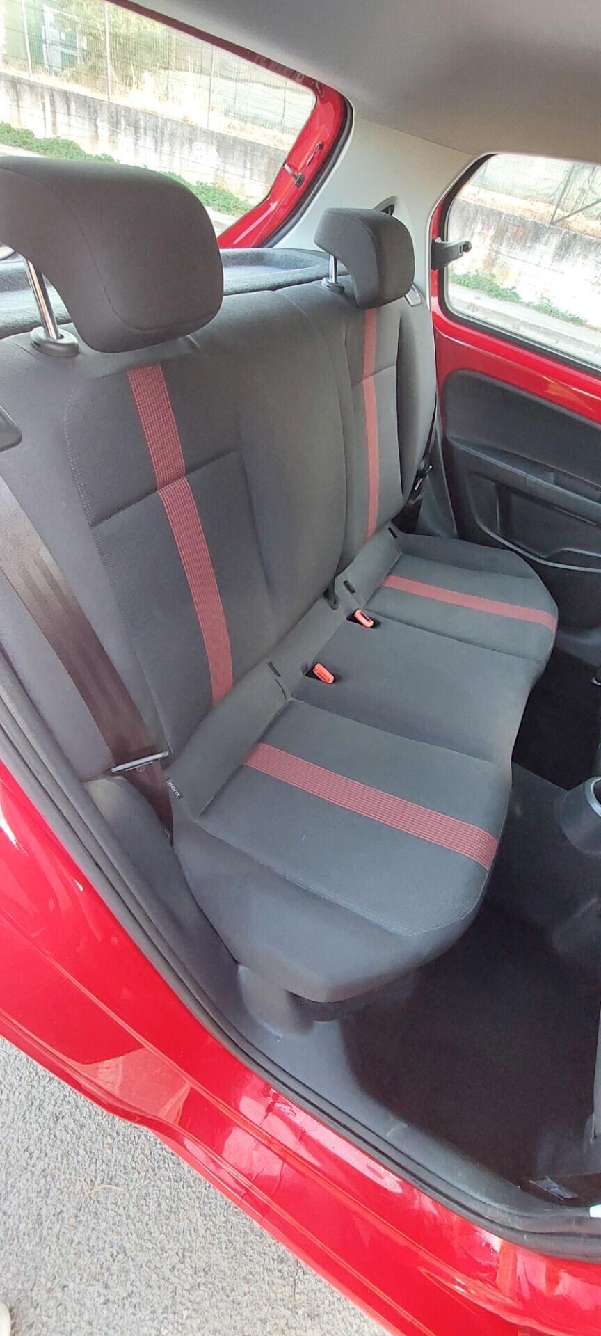VOLKSWAGEN UP BENZINA/METANO DI SERIE TELEFONO LEGA PELLE SENSORI IMPECCABILE