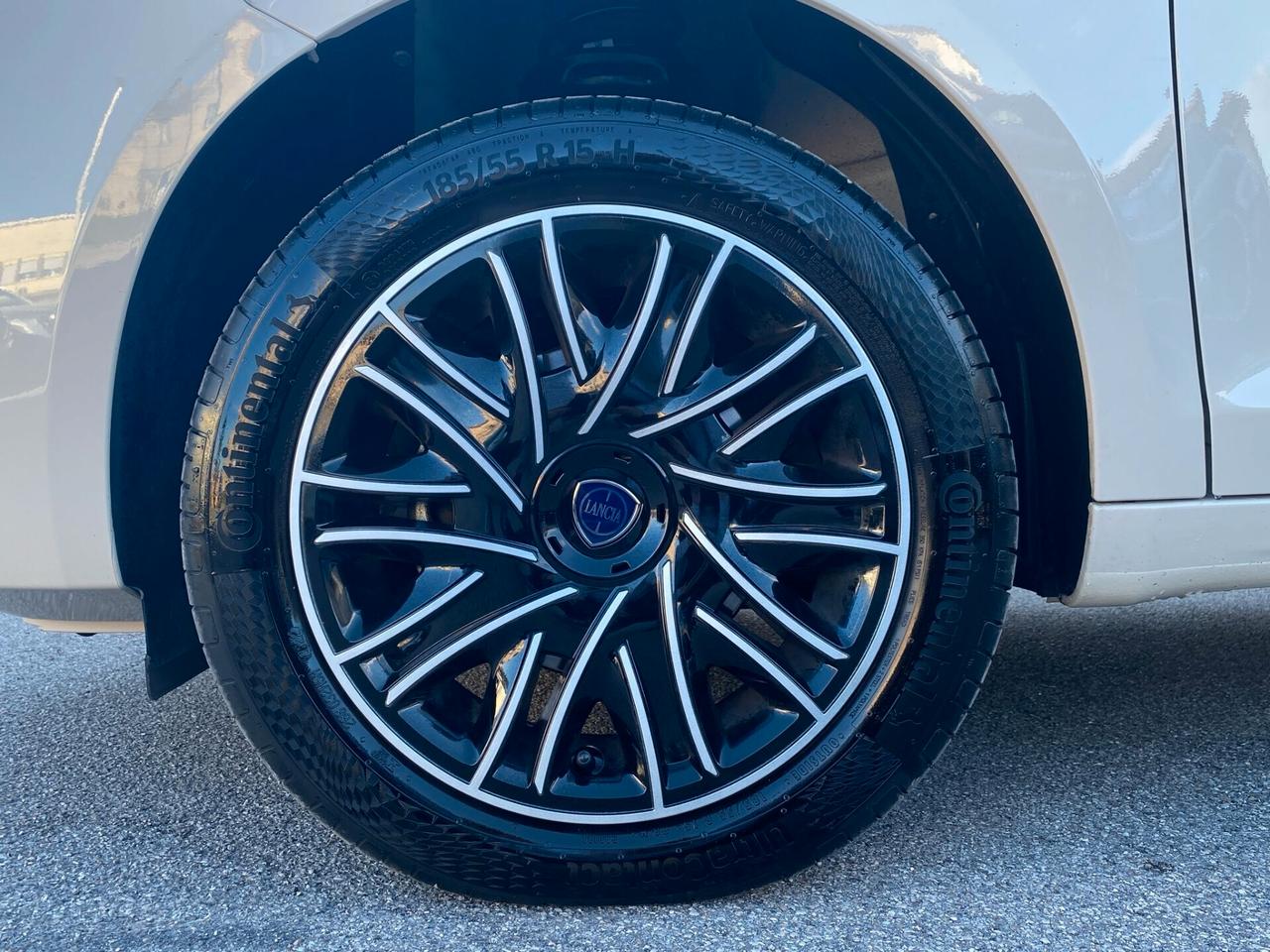 Lancia Ypsilon 1.2 69 CV 5 porte S&S Gold