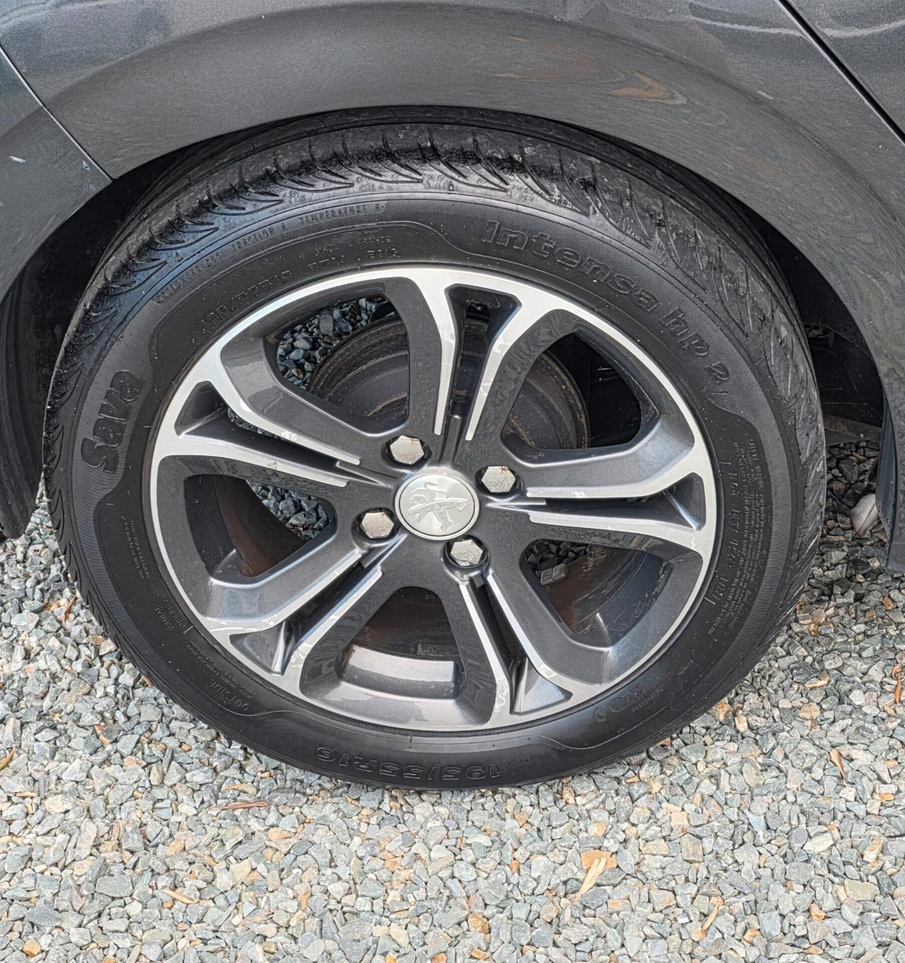 Peugeot 208 1.4 HDi 68 CV 5 porte Allure