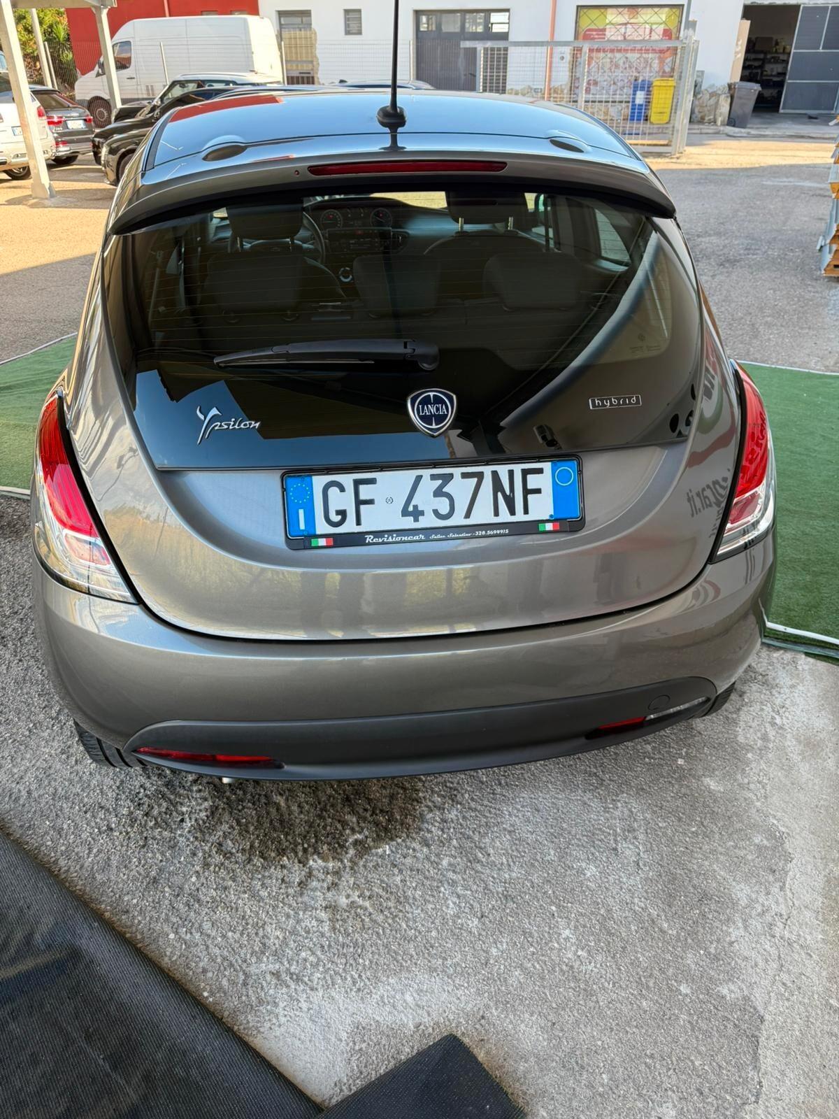 Lancia Ypsilon 1.0 FireFly 5 porte S&S Hybrid Ecochic Silver