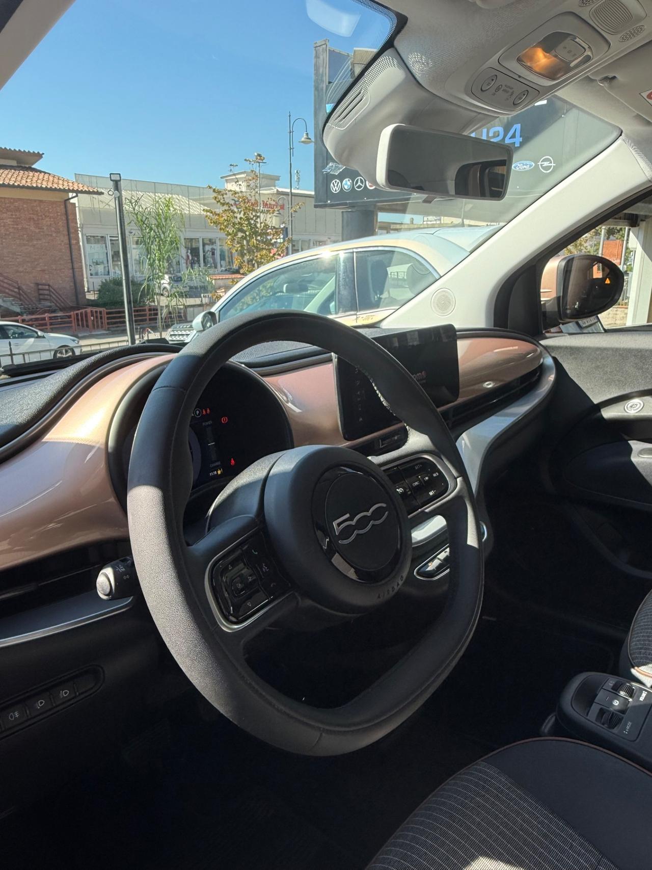 Fiat 500 500e Berlina 42 kWh La Prima