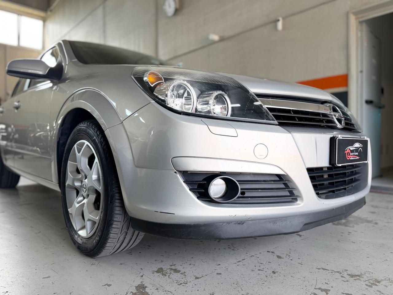 Opel Astra 1.6 16V Twinport 5 porte Cosmo GANCIO TRAINO