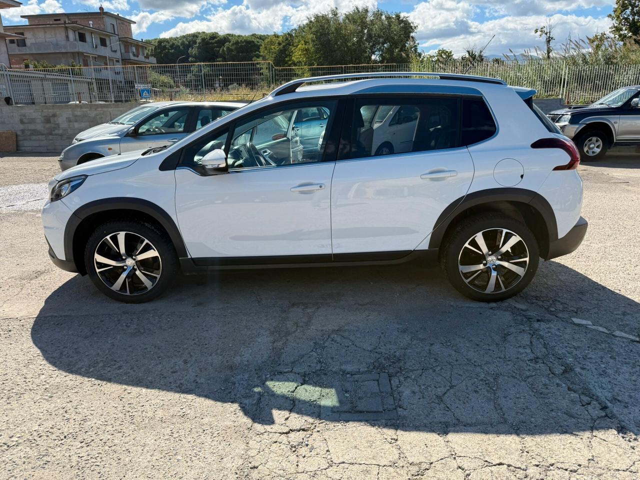 Peugeot 2008 BlueHDi 100 S&S Allure